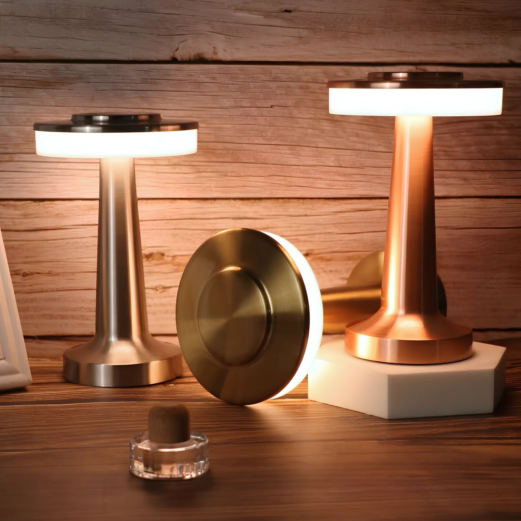 Luminária de Mesa Sem Fio em Metal LED Recarregável com Intensidade Regulável