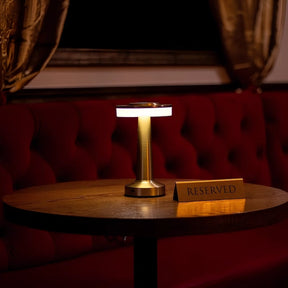 Luminária de Mesa Sem Fio em Metal LED Recarregável com Intensidade Regulável