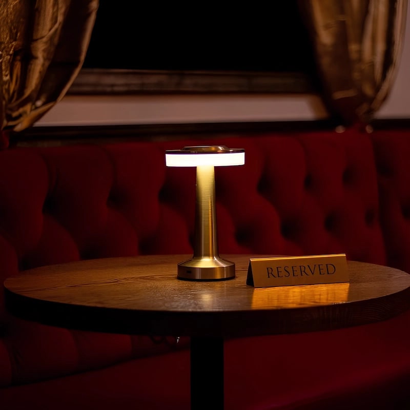 Luminária de Mesa Sem Fio em Metal LED Recarregável com Intensidade Regulável