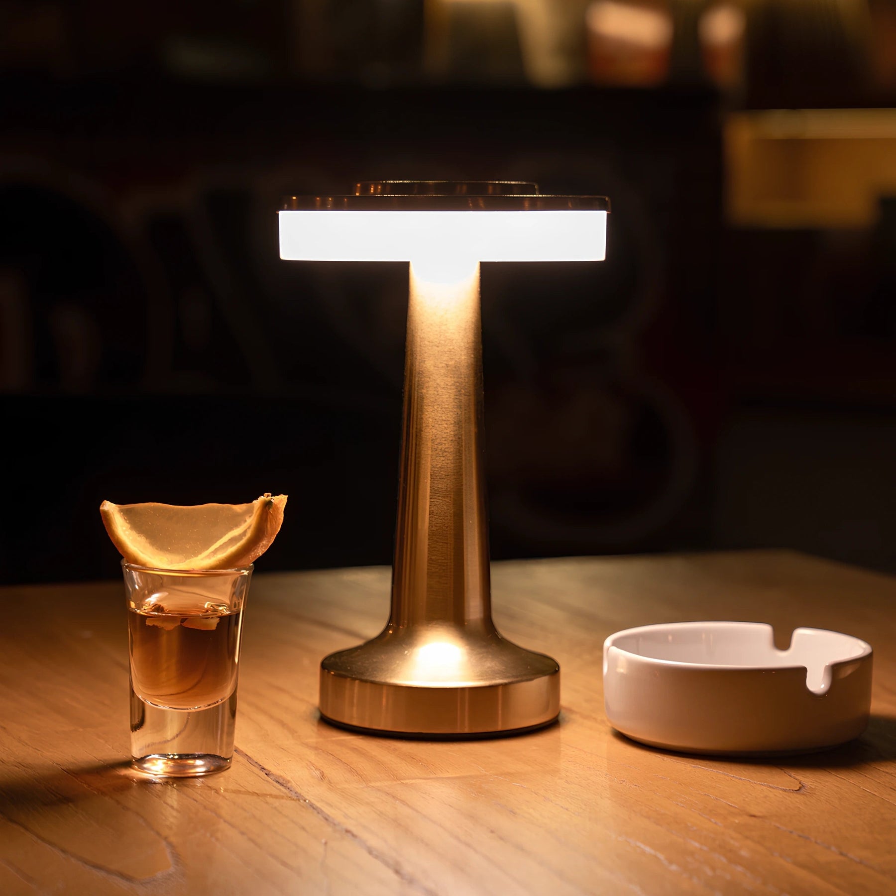 Luminária de Mesa Sem Fio em Metal LED Recarregável com Intensidade Regulável