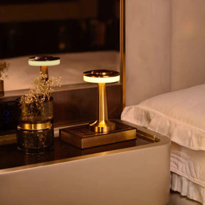 Luminária de Mesa Sem Fio em Metal LED Recarregável com Intensidade Regulável